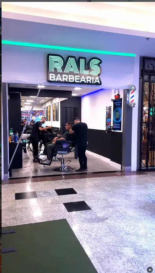 Fachada real da Rals Barbearia